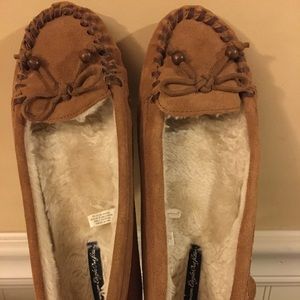 AMERICAN Eagle moccasin slippers, women’s size 9